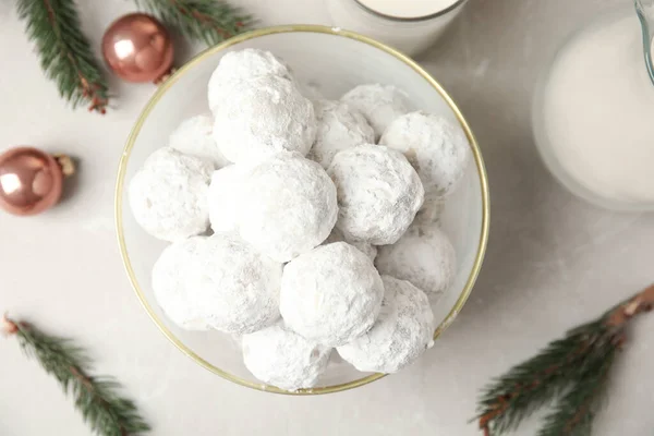 Sabrosas Galletas Bola Nieve Tazón Sobre Una Mesa Ligera Acostado — Foto de Stock