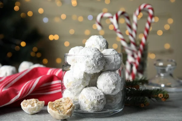 Sabrosas Galletas Bola Nieve Tarro Cristal Sobre Mesa Gris Dulce — Foto de Stock