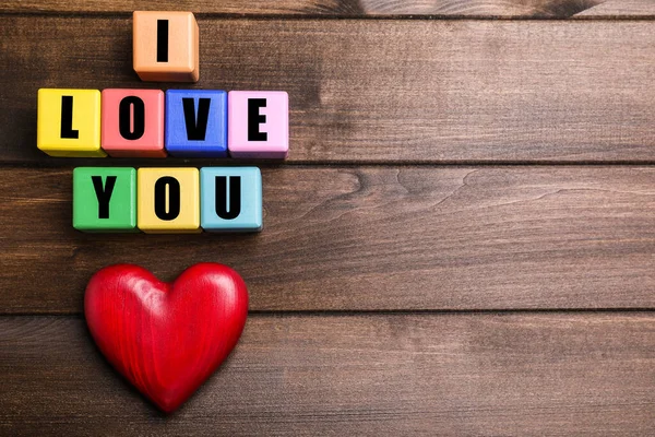 Färgglada Kuber Med Ord Jag Älskar Dig Och Rött Hjärta — Stockfoto
