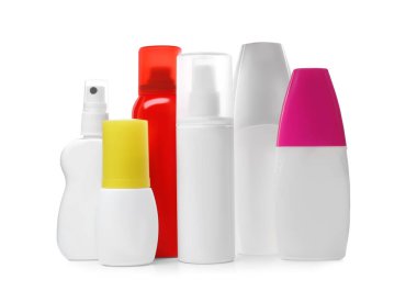 Beyaz arkaplanda farklı böcek kovucuları kümesi