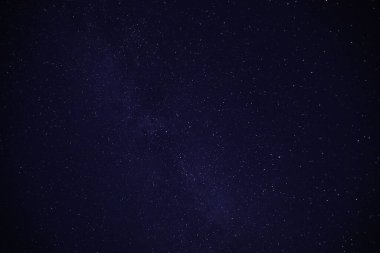 Geceleri yıldızlı gökyüzünün güzel manzarası
