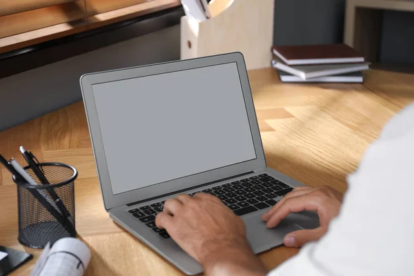 Coworkers Working Together Online Man Using Video Chat Laptop Closeup — Stock Photo, Image