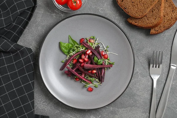 Deliciosa Salada Cenoura Fresca Servida Mesa Cinza Flat Lay — Fotografia de Stock