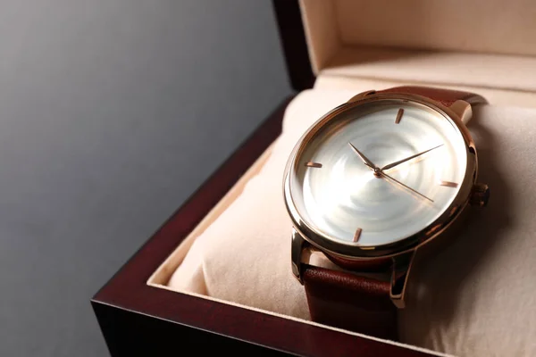 Relógio Pulso Luxo Caixa Fundo Preto Close — Fotografia de Stock