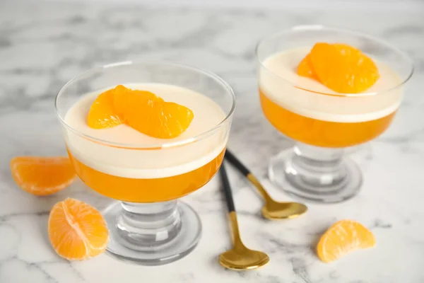 Deliciosa Gelatina Mandarina Sobre Mesa Mármol Blanco Primer Plano — Foto de Stock