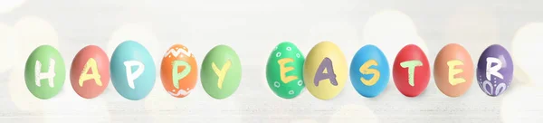 Mutlu Paskalyalar Açık Arkaplanda Renkli Boyanmış Yumurtalar Afiş Tasarımı — Stok fotoğraf