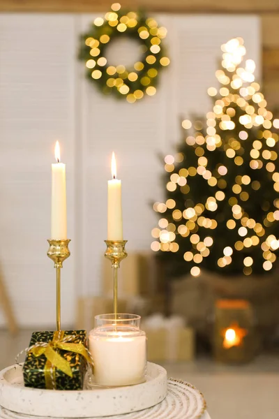 Kaarsen Kerstgeschenkdoos Dienblad Binnen Branden — Stockfoto