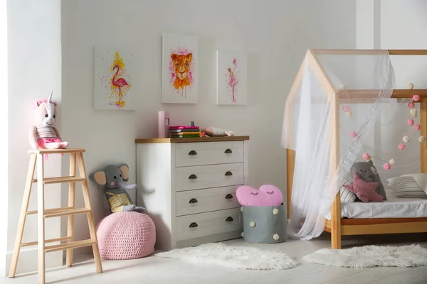 Nette Bilder Und Stilvolle Möbel Babyzimmer Interieur — Stockfoto