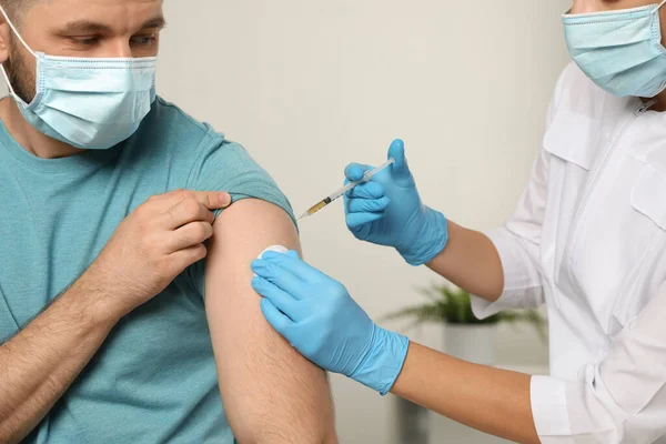 Doctor Giving Injection Patient Hospital Closeup Vaccination Day — Stock Photo, Image