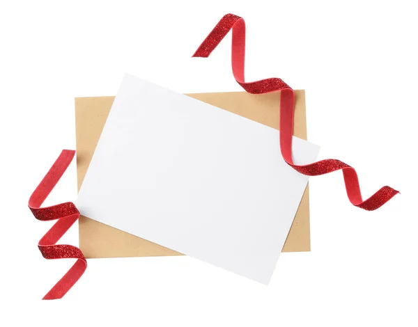 Blanco Kaart Enveloppe Rode Linten Witte Achtergrond Bovenaanzicht Valentijnsdag — Stockfoto