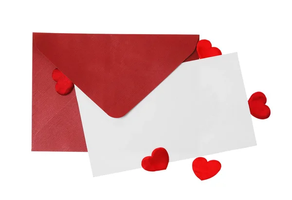 空白卡片 信封和红色装饰心白色背景 顶部视图 情人节庆祝活动 — 图库照片