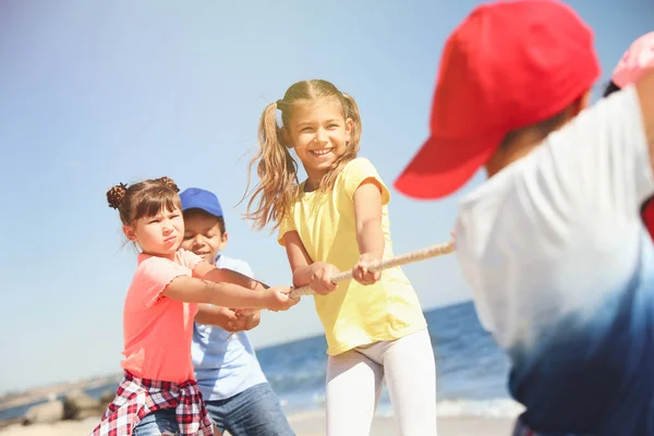 Cute Children Pulling Rope Tug War Game Beach Summer Camp — Stock Photo, Image