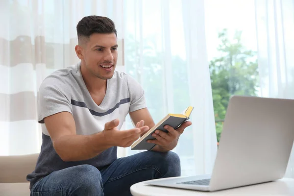 Lehrer Gibt Während Der Quarantäne Online Unterricht Studieren Hause — Stockfoto