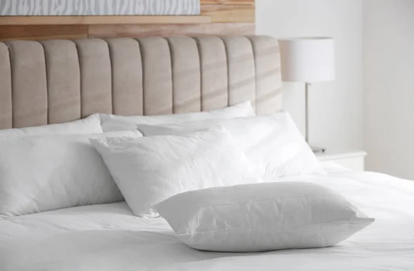 Ліжко Якими Подушками Кімнаті Сучасний Інтер — стокове фото