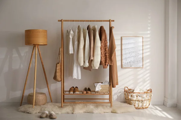 Vestidor Interior Moderno Con Estante Zapatos Elegantes Ropa Mujer — Foto de Stock