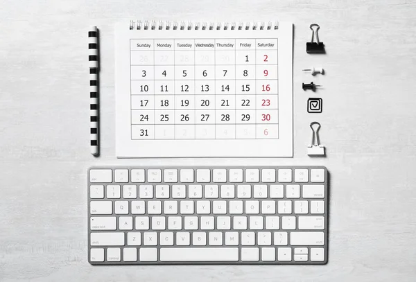Trådløst Tastatur Kalender Kontorrekvisita Lysbord Flatt Lagt – stockfoto