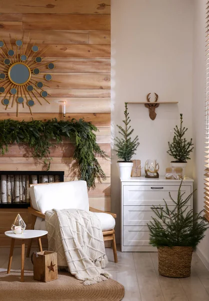 Mooie Kamer Ingericht Voor Kerstmis Met Potted Firs Interieur Ontwerp — Stockfoto