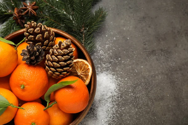 Flat Lay Christmas Composition Fresh Tangerines Fir Tree Branches Grey — Stock Photo, Image