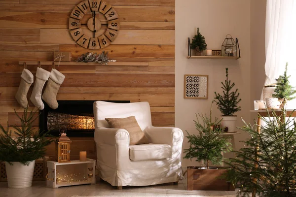 Sapins Pot Décorations Noël Dans Chambre Avec Cheminée Design Intérieur — Photo