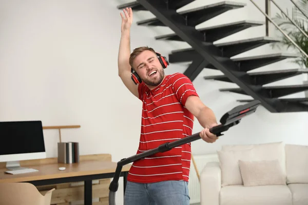 Young Man Having Fun While Vacuuming Living Room — Stock Photo, Image