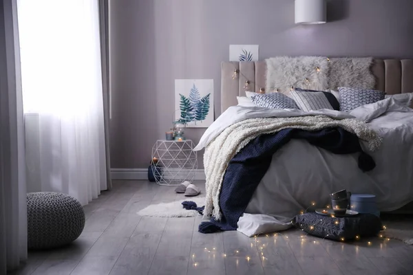 Gezellige Slaapkamer Interieur Met Warme Deken Kussens — Stockfoto