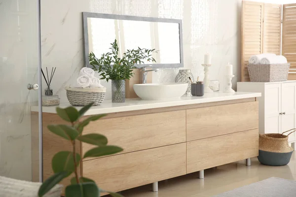 Intérieur Salle Bain Moderne Avec Miroir Élégant Évier — Photo