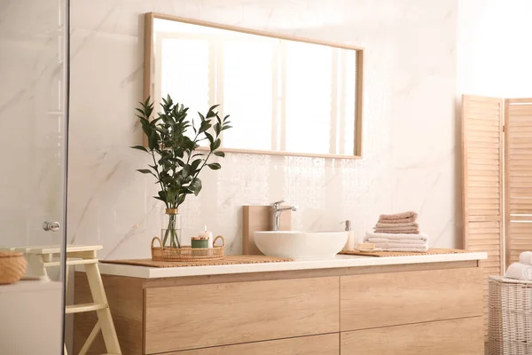 Intérieur Salle Bain Moderne Avec Miroir Élégant Évier — Photo