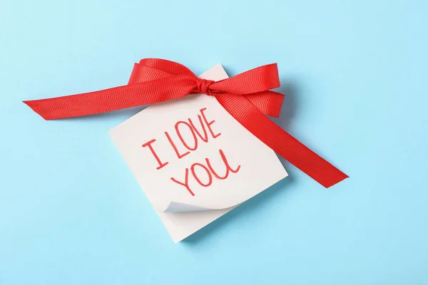 Adesivi Memoria Con Testo Love You Fiocco Rosso Sfondo Azzurro — Foto Stock