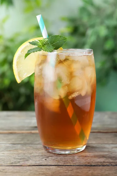 Köstlicher Eistee Glas Auf Holztisch Freien Nahaufnahme — Stockfoto