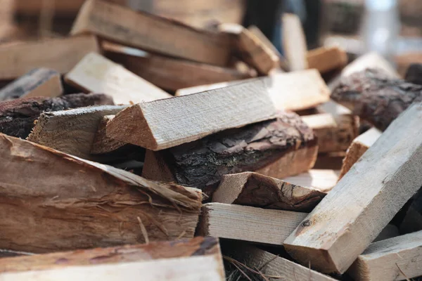 薪の切り株を閉じます 冬の暖房 — ストック写真