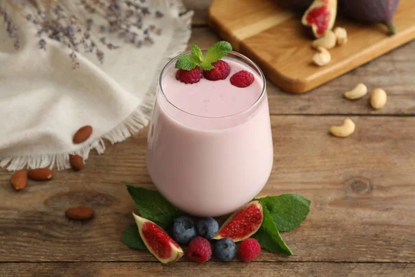 Delicioso Smoothie Figo Vidro Mesa Madeira — Fotografia de Stock