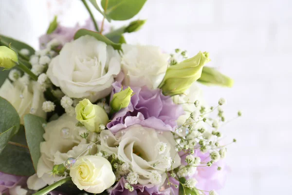 Schöner Hochzeitsstrauß Mit Eustoma Blumen Auf Hellem Hintergrund Nahaufnahme — Stockfoto