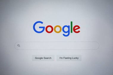 MYKOLAIV, UKRAINE - 30 Ekim 2020: İnternet tarayıcısının Google arama çubuğu ile ekran