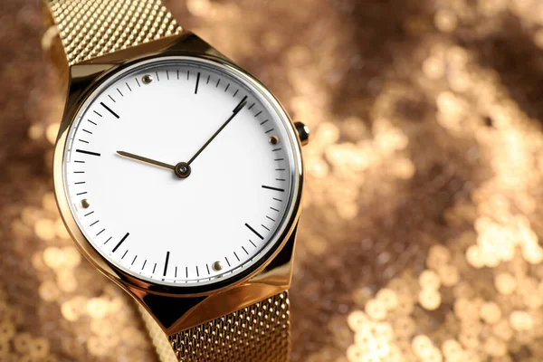 Luxury Wrist Watch Gold Paillette Background Closeup Space Text — Stock Photo, Image