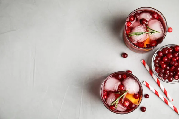 Tasty Refreshing Cranberry Cocktail Light Grey Table Flat Lay Space — Stock Photo, Image