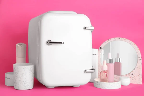 Косметический Холодильник Средства Уходу Кожей Розовом Фоне — стоковое фото