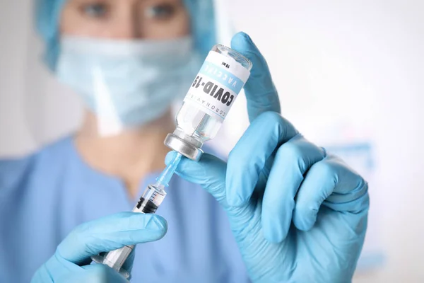 Doctor Filling Syringe Vaccine Covid Indoors Closeup — Stock Photo, Image