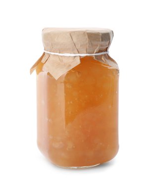 Cam kavanozdaki armut reçeli beyaza izole edilmiş.