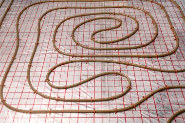 Binanın zemin altı ısıtma sisteminin kurulumu