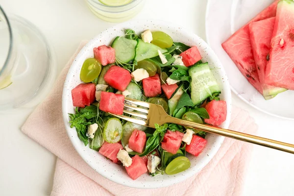 Köstlicher Salat Mit Wassermelone Auf Weißem Tisch Flach — Stockfoto