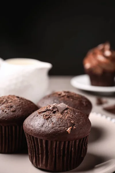 Deliziosi Muffin Cioccolato Sul Piatto Vista Vicino — Foto Stock
