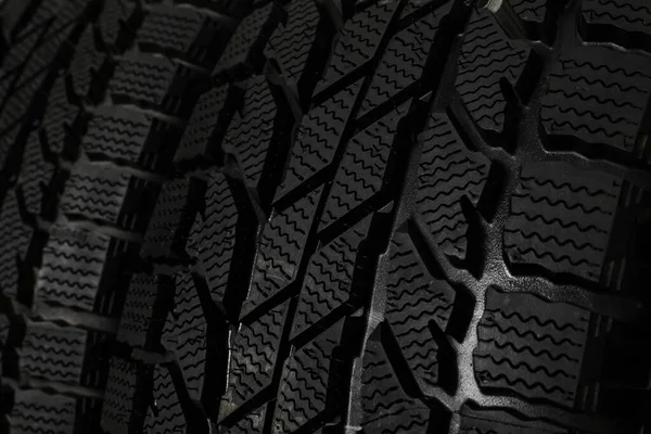新しい冬のタイヤのセットを背景に クローズアップ — ストック写真