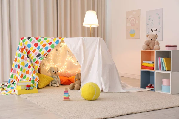 Festlich Beleuchtetes Spielzelt Modernen Kinderzimmer — Stockfoto