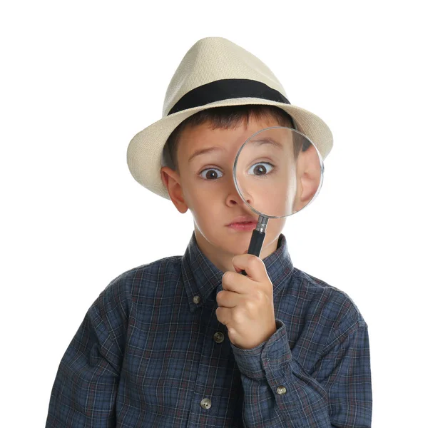 Liten Pojke Med Förstoringsglas Leka Detektiv Vit Bakgrund — Stockfoto