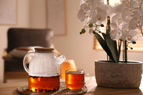 Beautiful Orchid Teapot Cup Hot Tea Table Indoors — Stock Photo, Image