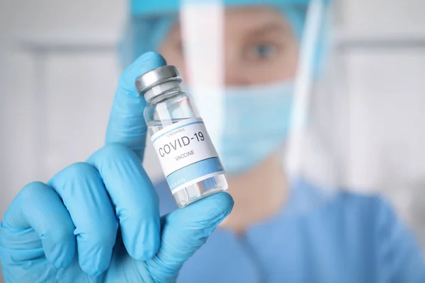 Läkare Med Coronavirus Vaccin Laboratorium Fokusera Hand — Stockfoto