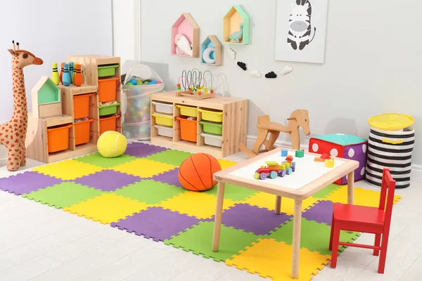 Quarto Criança Bonito Interior Com Brinquedos Mobiliário Moderno — Fotografia de Stock