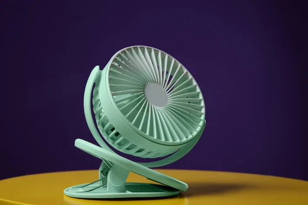 Moderní Elektrický Ventilátor Žlutém Stole Proti Fialovému Pozadí — Stock fotografie