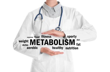 Metabolizma konsepti. Doktor beyaz arkaplanda şema sunuyor, yakın plan