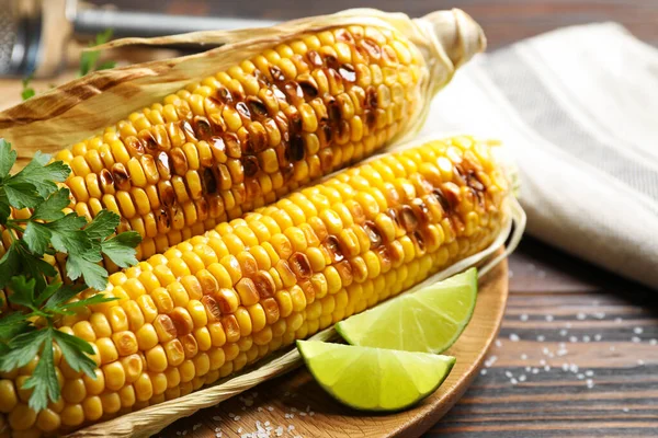 Delicious Grilled Corn Cobs Wooden Table Closeup — Stock Photo, Image